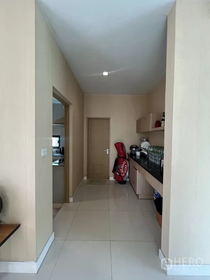 Detached House for rent in Bang Kapi, Bangkok - Pantry corridor with long counter and shelving for storage.