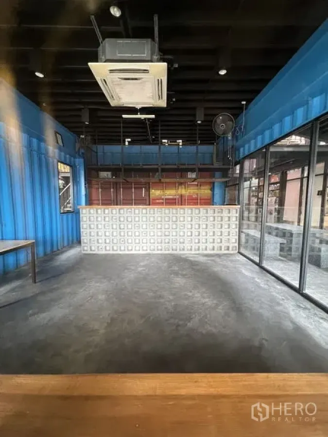 Retail Space for rent - Open 30 sqm shop floor with high ceiling, cassette air-conditioning and a feature block counter.