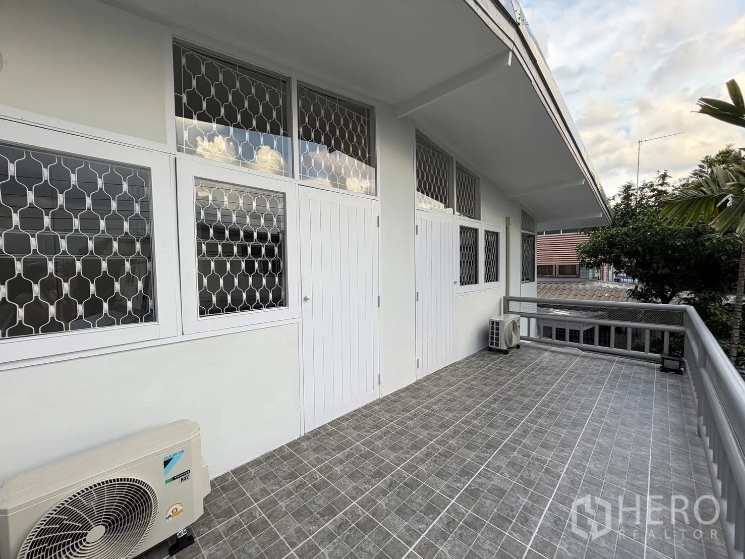 Property Image #5 for property HRE01554