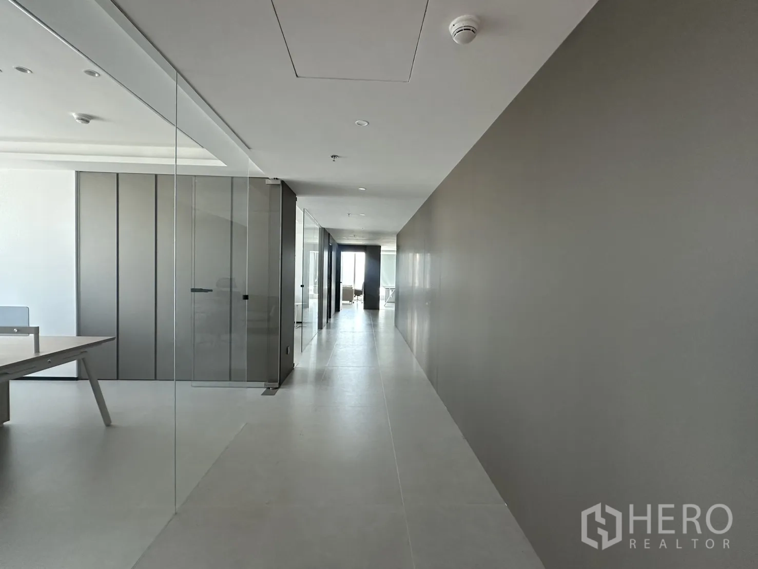 Office Space for rent in Din Daeng, Bangkok - Bright corridor with glass partitions leading to offices and meeting rooms.