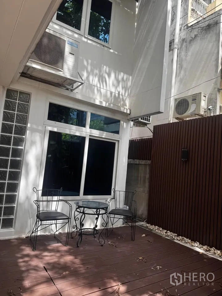 Townhouse for rent in Huai Khwang, Bangkok - Private patio deck with a small bistro table and two chairs.