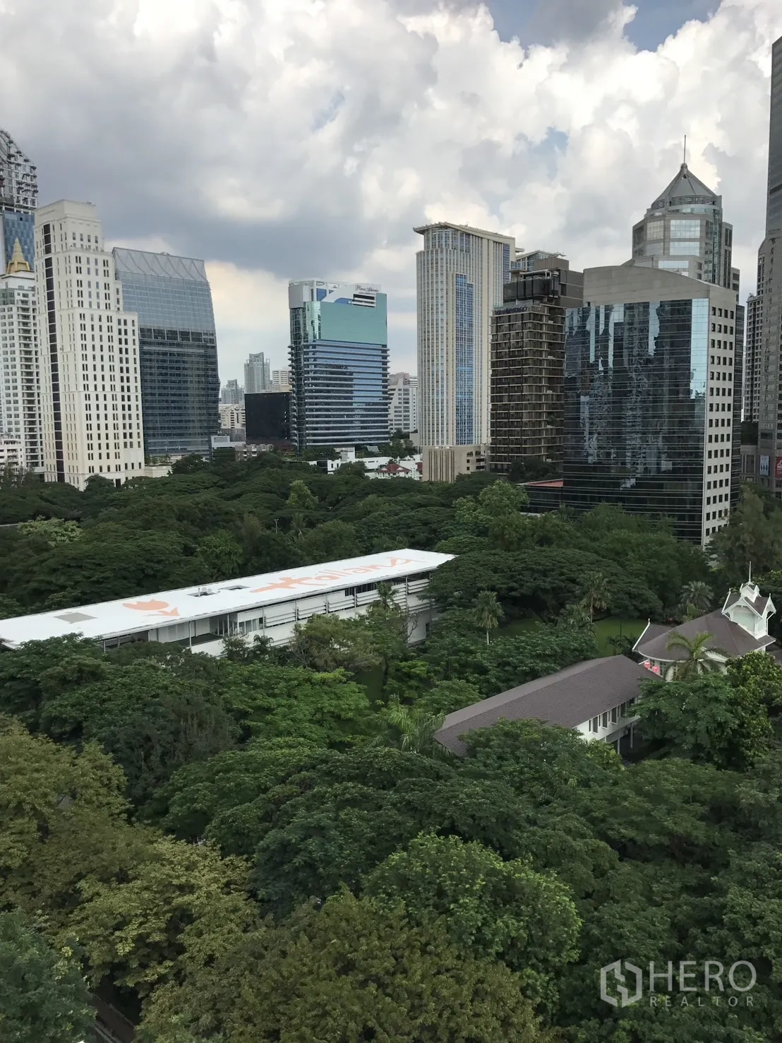 Condominium for rent in Pathum Wan, Bangkok - Central Bangkok skyline and lush park view from a high-floor condominium.
