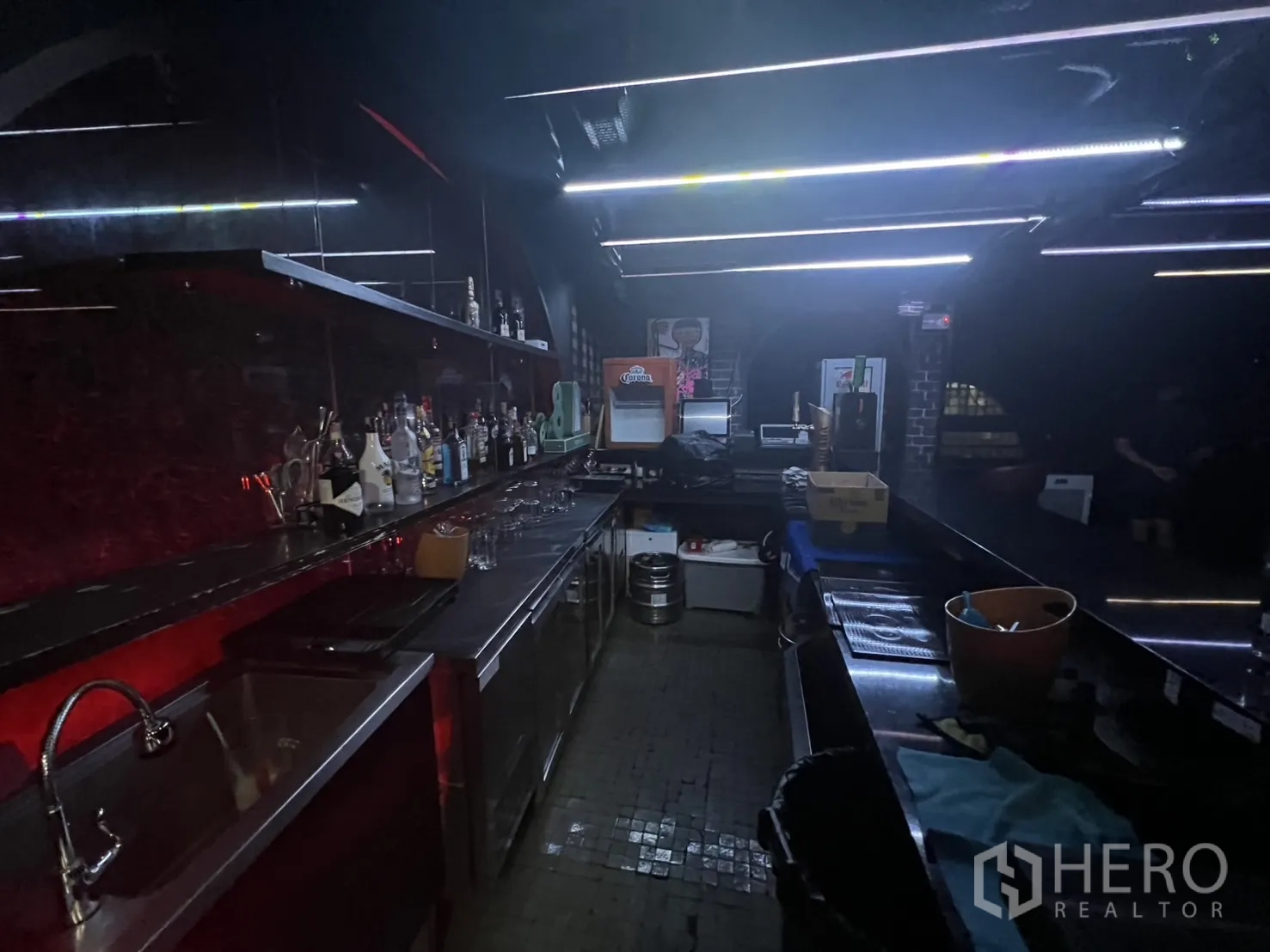 Retail Space for rent in Bangkok - Back-of-bar workspace with sinks, fridges and preparation counters.