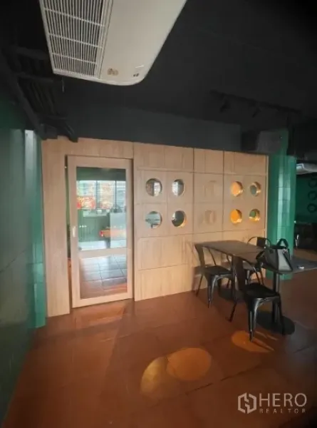 Shophouse for rent in Watthana, Bangkok - Private dining room separated by a light wood partition and glass door.