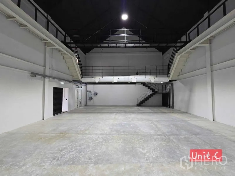 Home Office for rent in Chatuchak, Bangkok - Spacious ground hall with polished concrete floor and mezzanine balconies on both sides.