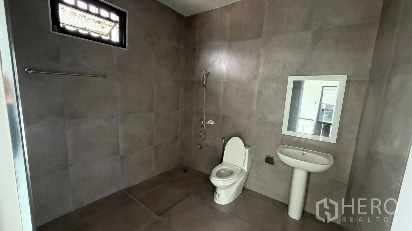 Factory for sale in Bang Len, Nakhon Pathom - Second bathroom with shower, pedestal sink and wall mirror.
