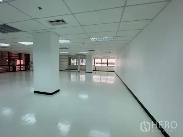 Office Space for rent in Bang Rak, Bangkok - Open-plan office floor with grid ceiling, bright lighting, and glossy floors.