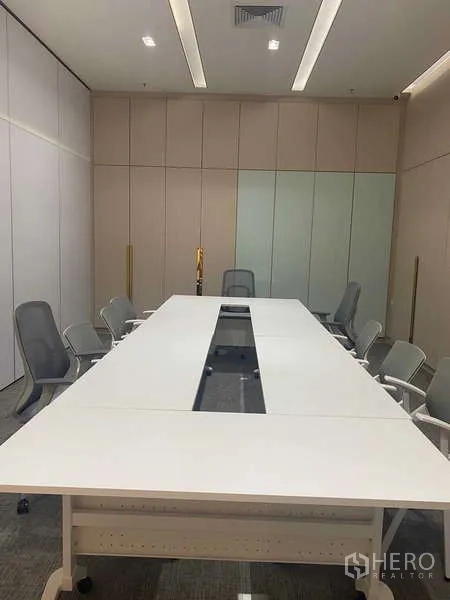 Office Space for rent in Huai Khwang, Bangkok - Meeting room view showing movable partitions, recessed lights and a large white table.