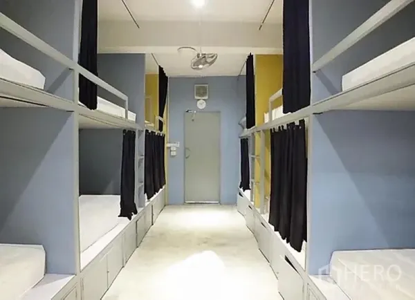 Retail Space for rent in Khlong Toei, Bangkok - Dorm-style room with built-in double bunk beds and privacy curtains along both sides.