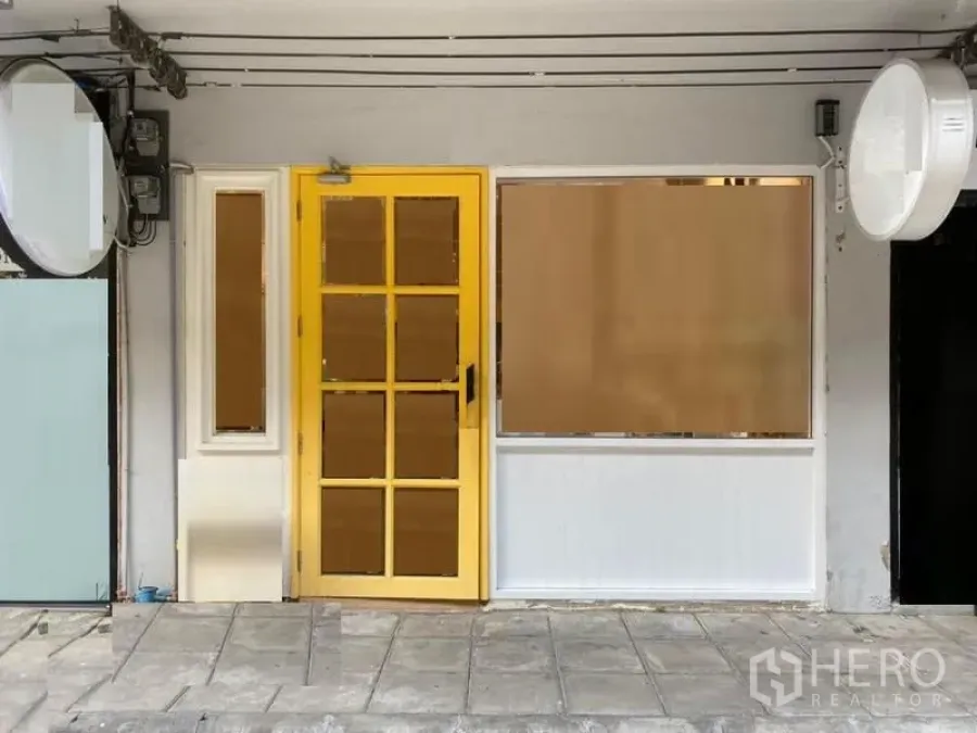 Featured image for For rent Retail Space 80 sqm in Samsen Nai, Phaya Thai, Bangkok BTS Saphan Khwai
