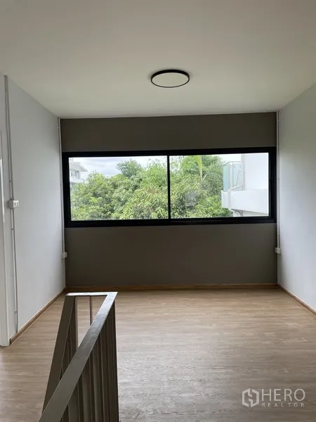 Home Office for rent in Khlong Toei, Bangkok - Stair hall with wide horizontal window framing green views