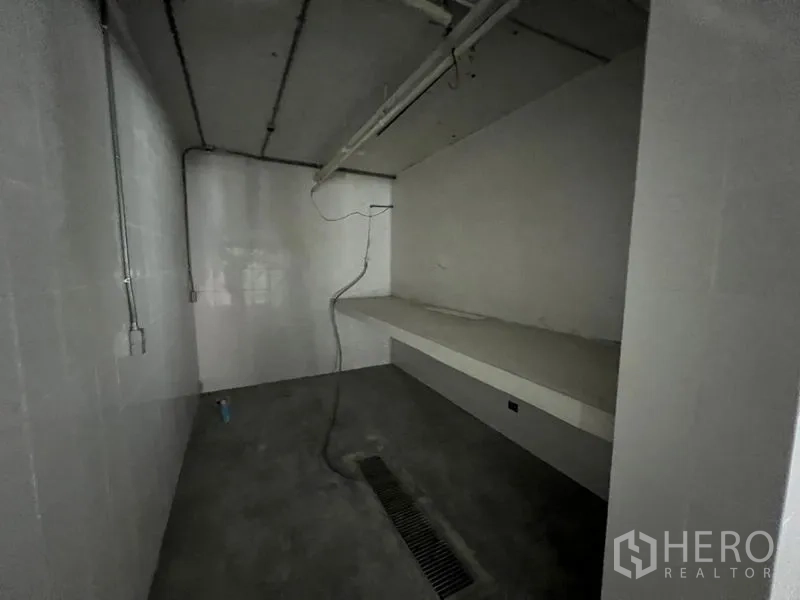 Retail Space for rent in Watthana, Bangkok - Compact prep room with drain channel and work shelf, suitable for wet kitchen use.