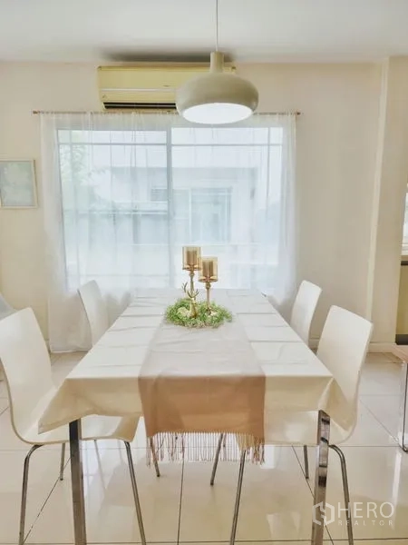 Detached House for rent in Prawet, Bangkok - Light-filled dining area with six-seat table and modern pendant lamp.