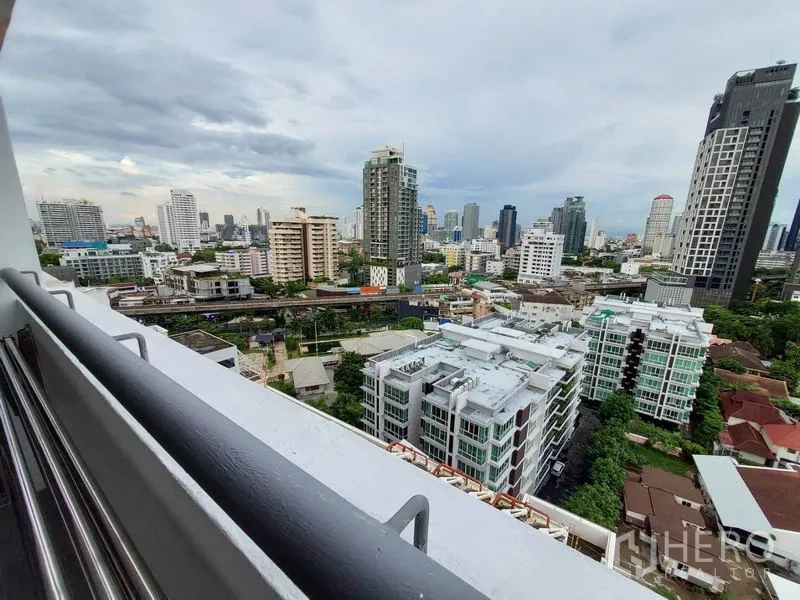 Condominium for rent or sale in Khlong Toei, Bangkok - High-floor balcony overlooking the Sukhumvit skyline and BTS tracks.