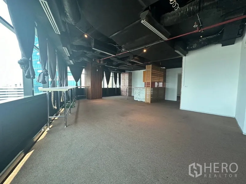 Office Space for rent in Khlong Toei, Bangkok - Open-plan space with large windows and black exposed ceiling.