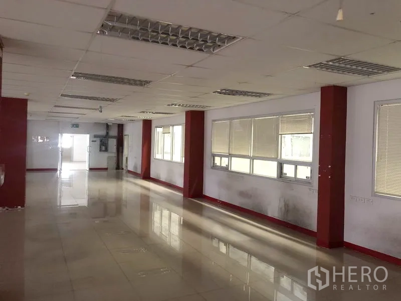 Factory for rent in Phra Nakhon Si Ayutthaya - Office hall with tiled floor, red columns and fluorescent lighting for staff facilities.