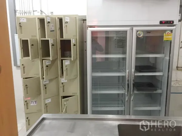 Retail Space for rent in Khlong Toei, Bangkok - Back-of-house room with staff lockers next to a double-door commercial refrigerator.