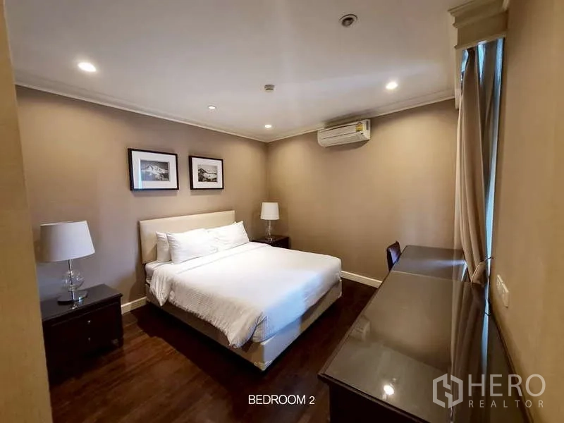 Retail Space for rent in Watthana, Bangkok - Cozy bedroom with double bed, work desk, and wall-mounted AC