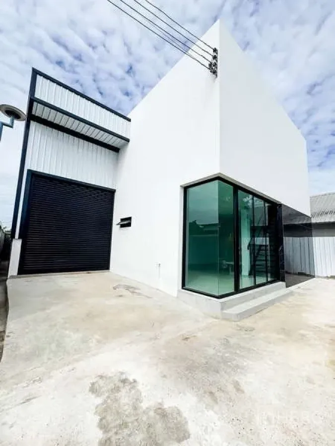 Featured image for For rent Warehouse 300 sqm in Khlong Song Ton Nun, Lat Krabang, Bangkok