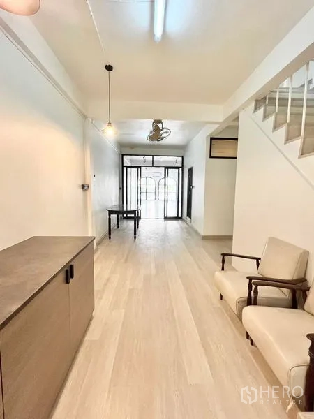 Home Office for rent in Khlong Toei, Bangkok - Living or meeting area with light flooring, pendant lights and glass frontage.