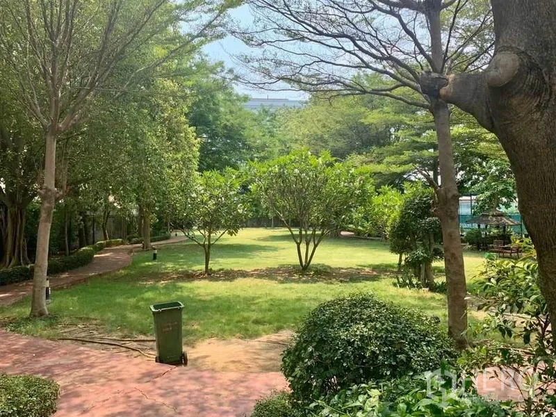 Condominium for rent in Khlong Toei, Bangkok - Leafy condominium garden with walking paths and lawn near On Nut BTS in Bangkok.
