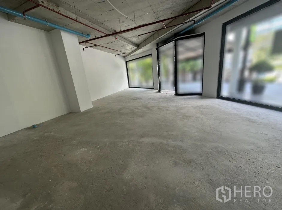 Office Space for rent in Khlong Toei, Bangkok - Unfitted interior showing panoramic windows and concrete flooring ready for fit-out.