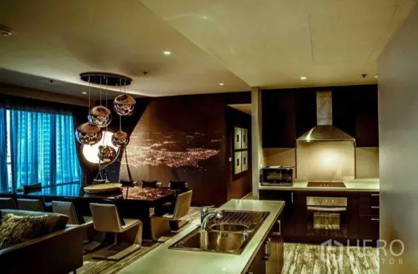 Condominium for rent or sale in Khlong Toei, Bangkok - Open kitchen facing the dining area with statement pendant lights and stainless range hood.