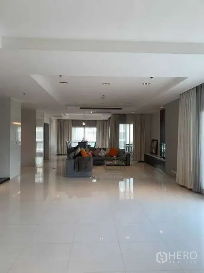 Featured image for For rent 4 Bedroom Condominium in Royal Residence Park in Lumphini, Pathum Wan, Bangkok BTS Phloen Chit