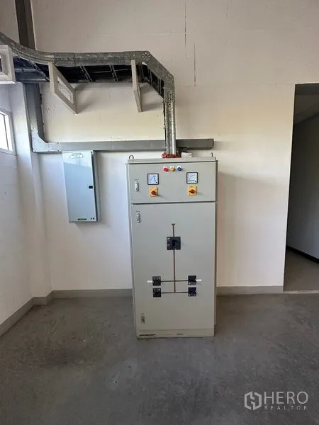 Factory for rent in Bang Bo, Samut Prakan - Electrical control panel and cable trays inside the utility room.