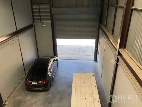 Warehouse for rent in Bang Phli, Samut Prakan - View from mezzanine over the clear-span warehouse floor and roller shutter entrance.