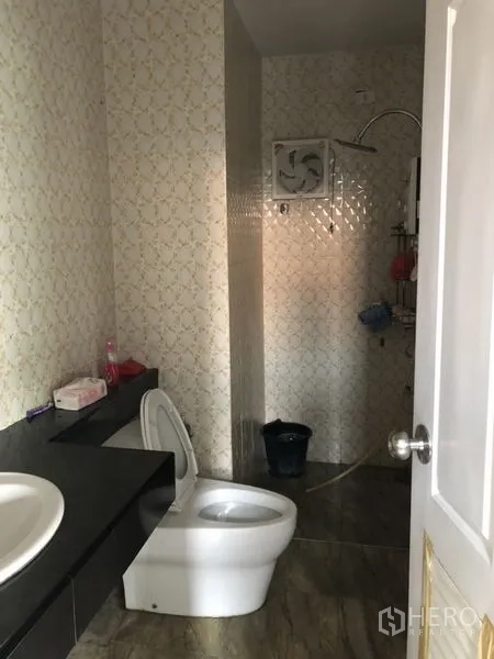 Detached House for sale in Lam Luk Ka, Pathum Thani - Bathroom with patterned walls and a separate shower area.
