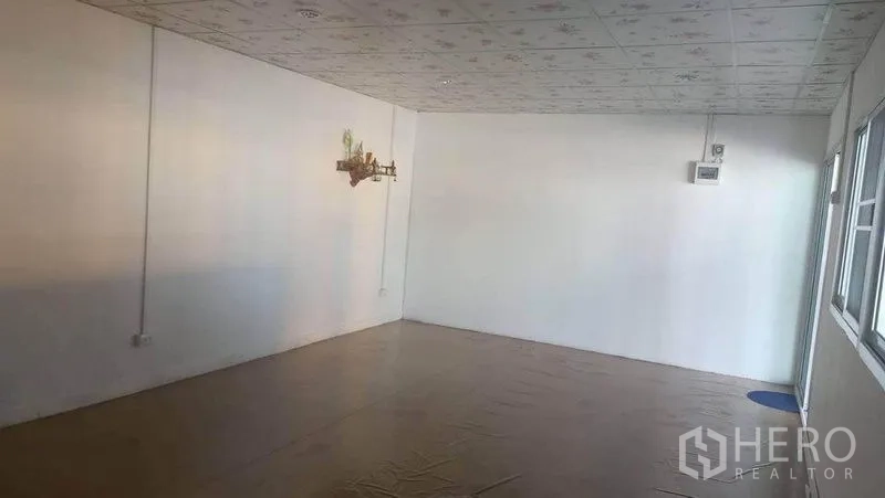 Warehouse for rent in Bang Phli, Samut Prakan - Clean office room with drop ceiling and windows overlooking the loading area.