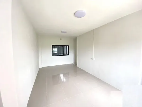 Factory for rent in Bang Bua Thong, Nonthaburi - Bright office or living room with tiled floor and internal window.