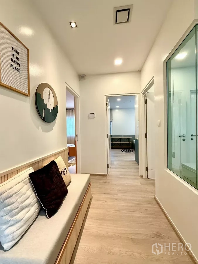 Detached House for rent in Bang Phli, Samut Prakan - Upstairs hallway with windowed void, bench seat and wood flooring.