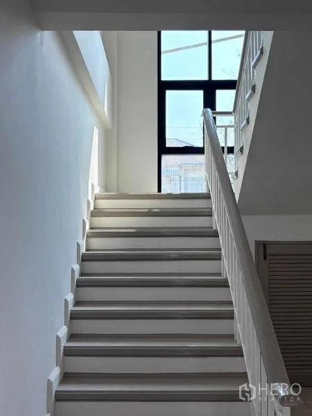 Detached House for rent or sale - White staircase with large vertical window bringing daylight.