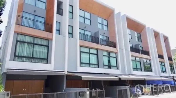 Townhouse for rent or sale in Suan Luang, Bangkok - Contemporary multi-level townhouse facade with large windows and gated parking in Suan Luang.