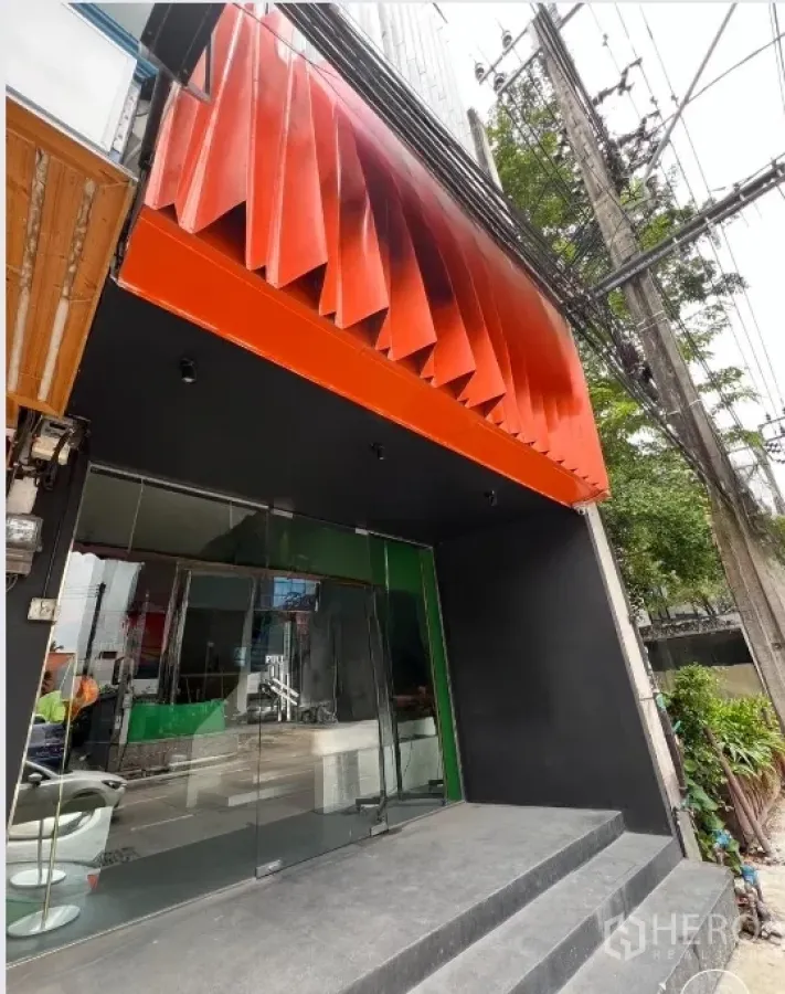 Featured image for For rent Shophouse 200 sqm in Khlong Tan Nuea, Watthana, Bangkok BTS Thonglor