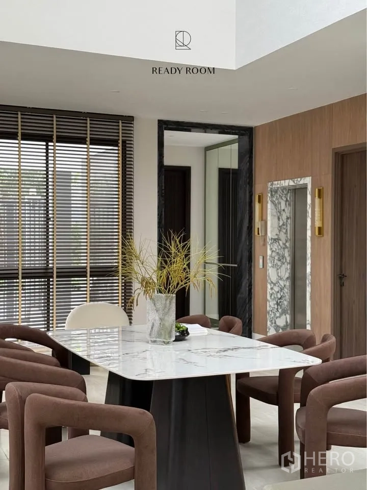 Property Image #1 for property HRE00876