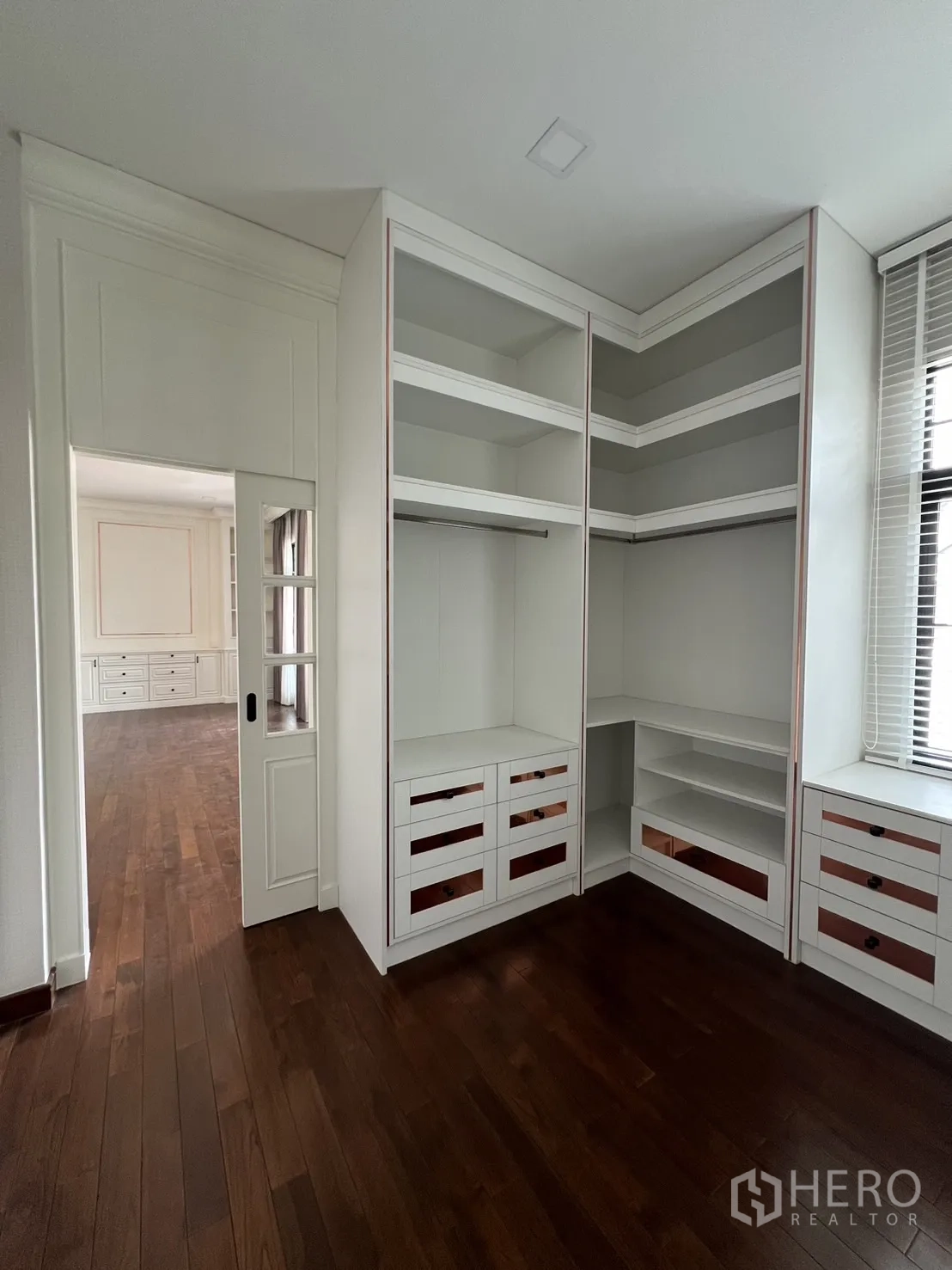 Detached House for rent or sale in Prawet, Bangkok - Walk-in closet with open shelving and drawers near master suite.