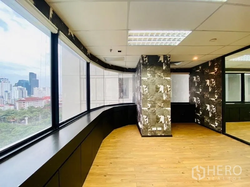 Office Space for rent or sale in Watthana, Bangkok - Corner office with panoramic windows overlooking the Sukhumvit skyline.