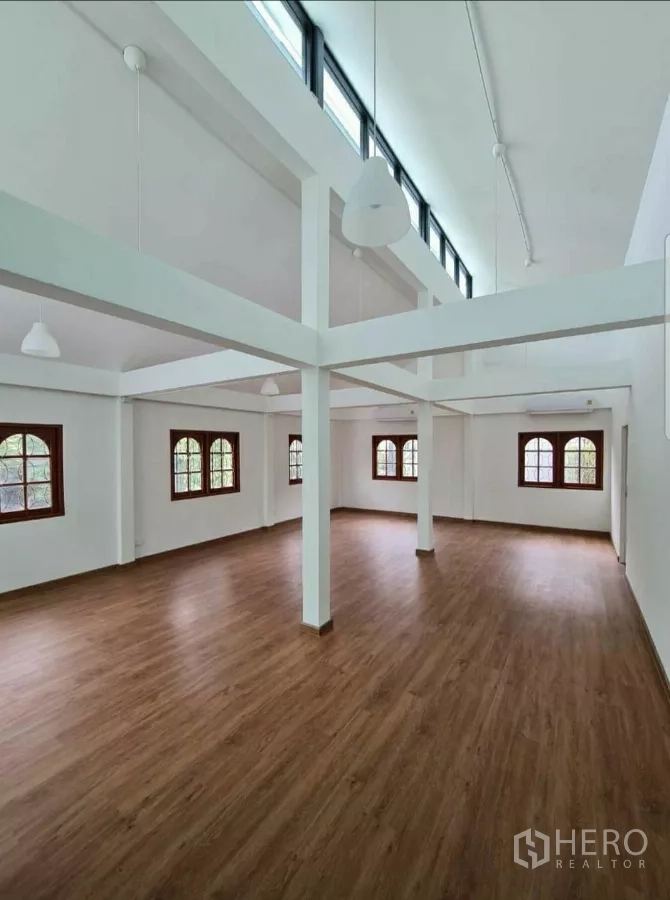 Home Office for rent in Lat Phrao, Bangkok - Large upper hall with high ceilings, clerestory windows and warm wood flooring.