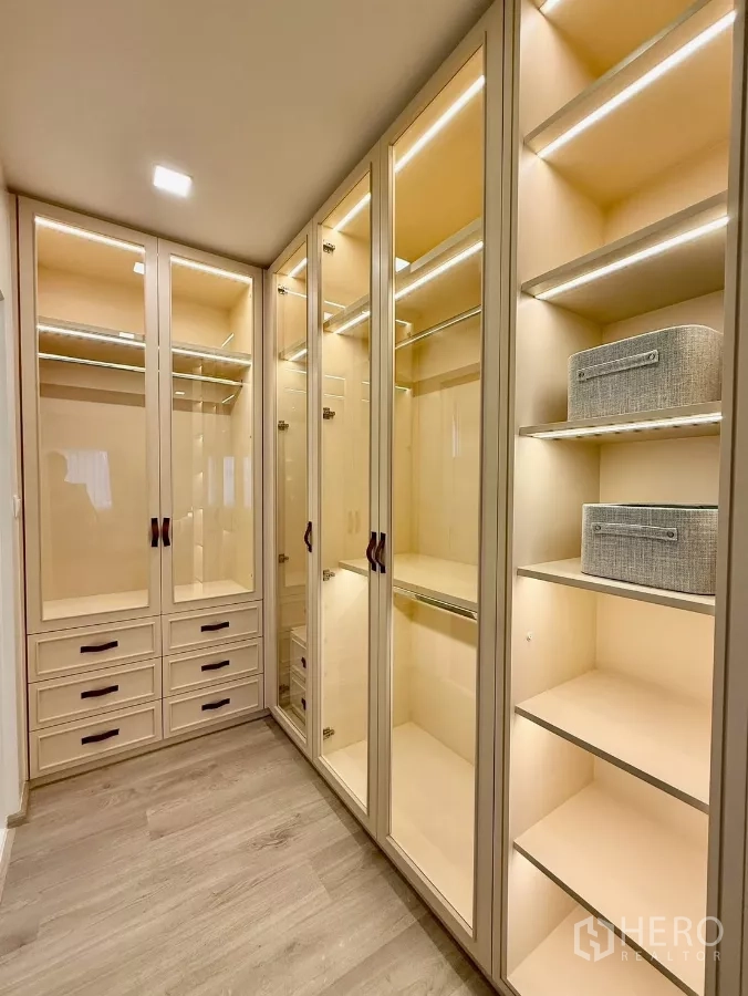 Detached House for rent in Bang Phli, Samut Prakan - Walk-in closet with glass-front wardrobes and LED lighting.