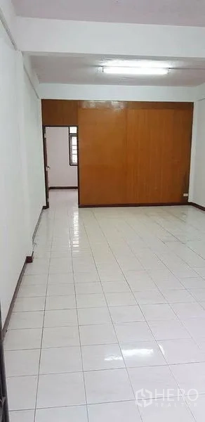 Home Office for rent or sale in Bang Na, Bangkok - Bright tiled room with a wood panel partition in a Bang Na home office.