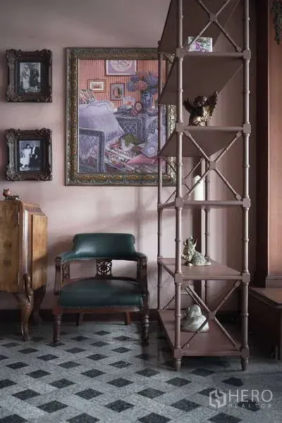 Townhouse for rent in Khlong Toei, Bangkok - Vintage reading corner with open shelves, armchair and framed art