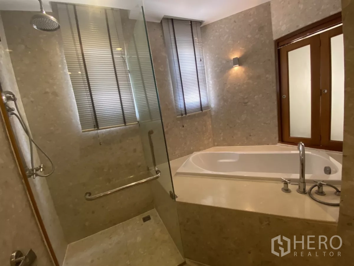 Condominium for rent in Watthana, Bangkok - Walk-in rain shower next to an elevated bathtub and windows with blinds.