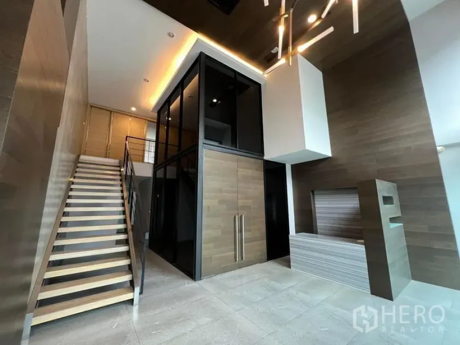 Home Office for rent in Bueng Kum, Bangkok - Another view of the double-height reception and central staircase.