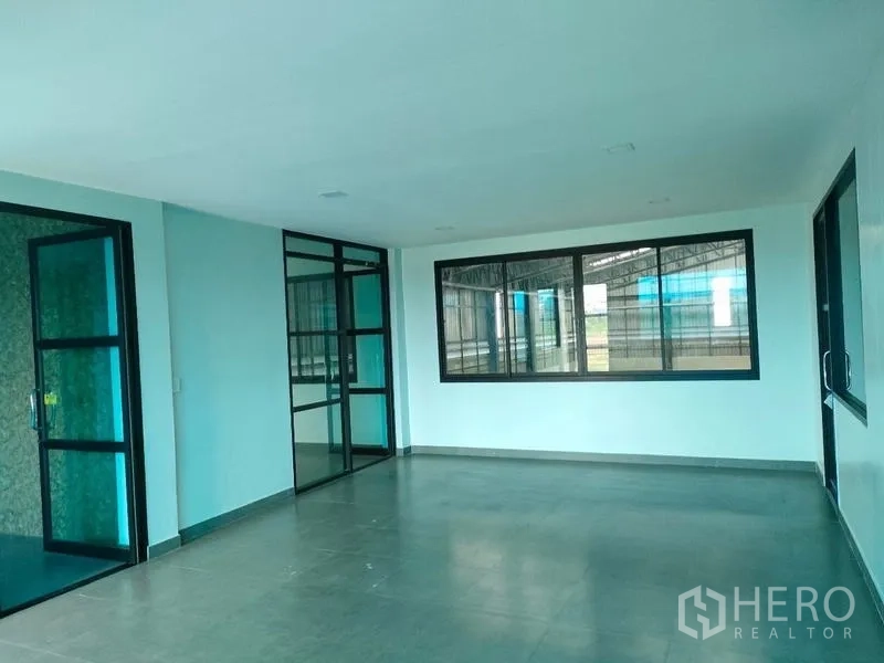Factory for rent in Ban Phaeo, Samut Sakhon - Spacious office floor with glass partitions and wide windows.