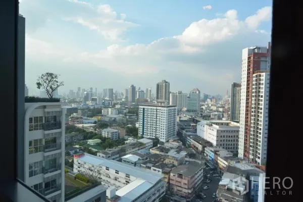 Condominium for sale in Khlong Toei, Bangkok - High-floor city skyline view from the condo window overlooking Sukhumvit in Phra Khanong.