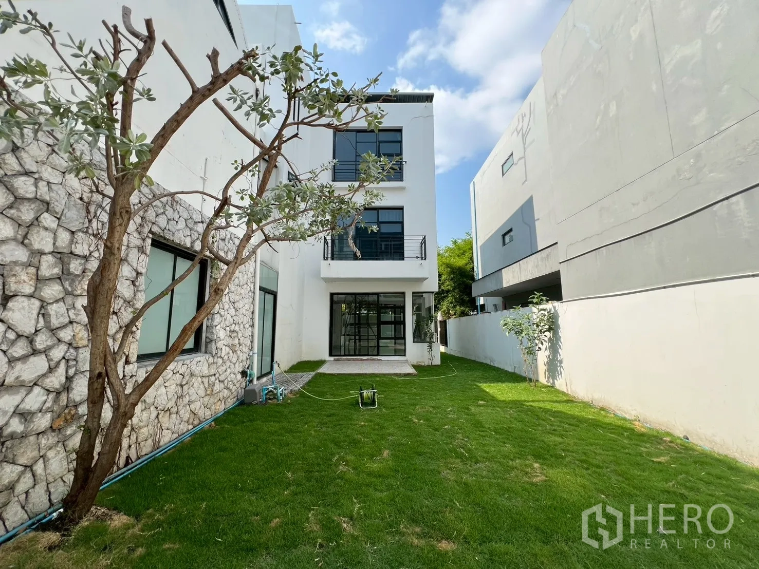 Property Image #18 for property HRE00464