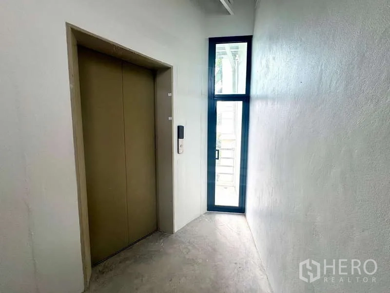 Office Space for rent in Bang Rak, Bangkok - Passenger elevator lobby with keypad access and a tall window bringing in natural light.